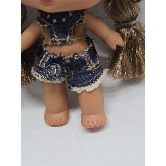 Bratz Babyz Storybook Collection - Yasmins Rodeo Ball Doll- FLAWED BELT- READ - Picture 5 of 12